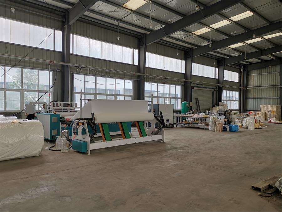 衛(wèi)生紙加設(shè)備廠車間